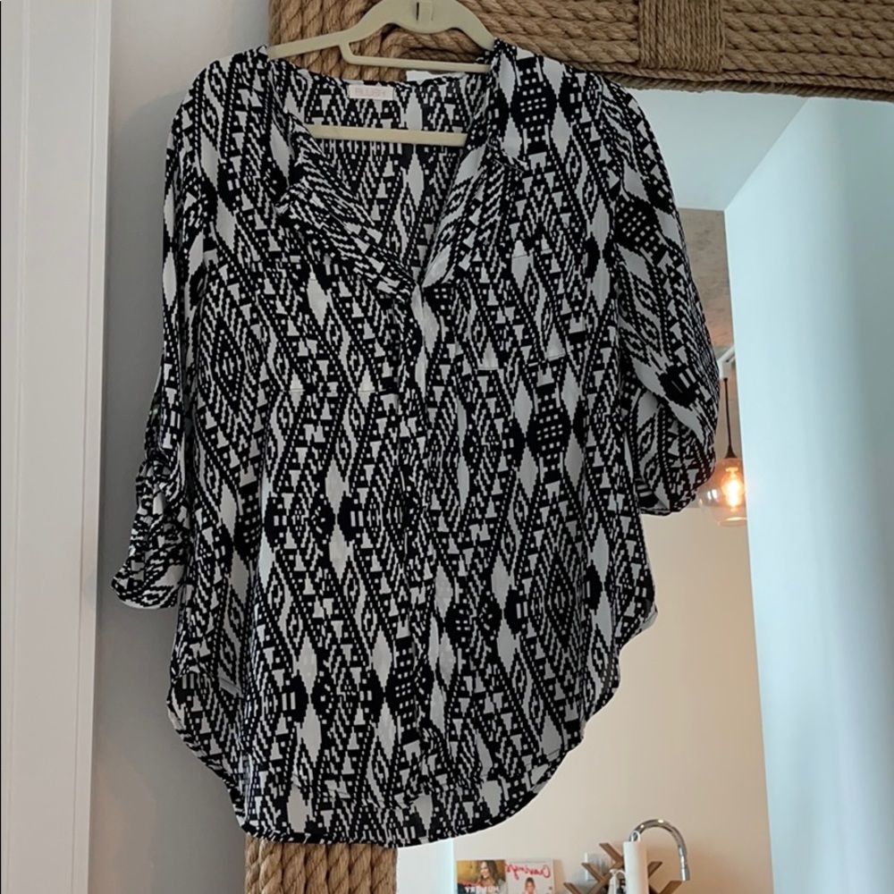 Black/white blouse